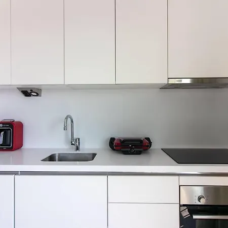 Sophisticated 2br Corner Haven W/ Parking & Gym #131 איסטמבול