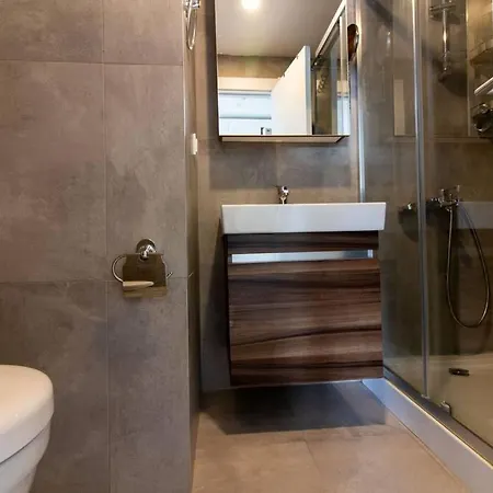 דירה Sophisticated 2br Corner Haven W/ Parking & Gym #131 *