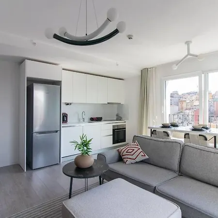 Sophisticated 2br Corner Haven W/ Parking & Gym #131 Apartmán
