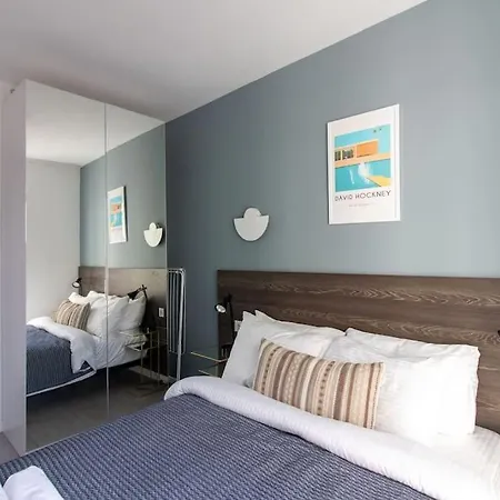 Sophisticated 2br Corner Haven W/ Parking & Gym #131 Apartmán