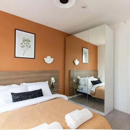Sophisticated 2br Corner Haven W/ Parking & Gym #131 Apartmán